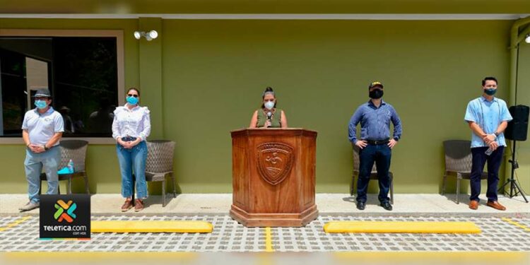 20 oficiales conforman la nueva delegación de Policía Turística en Playa Panamá
