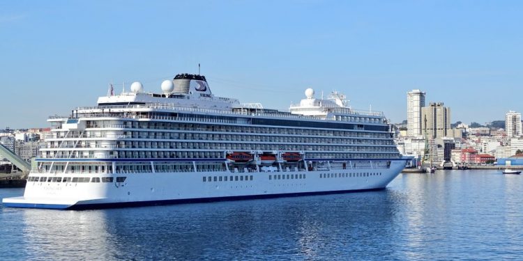A Coruña recibe el VIKING SKY, el primer crucero que atraca desde el inicio de la pandemia