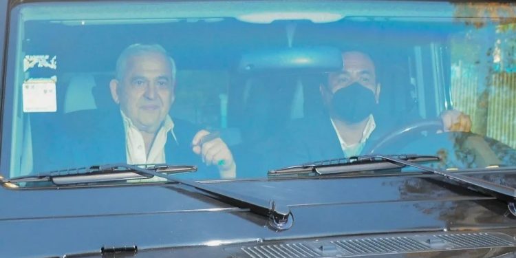 AMLO asegura que Alonso Ancira pagaba viajes de Manlio y Moreira