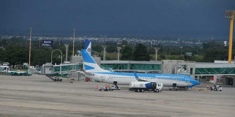 Aeropuerto-Taravela-Aerolíneas-avión