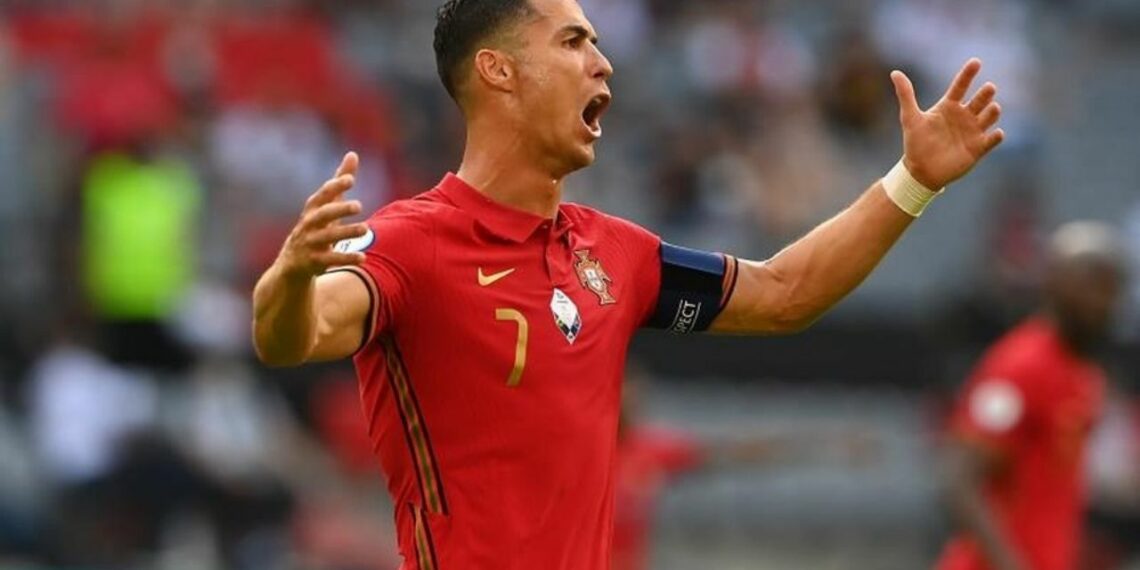 Agente de viajes, en libertad condicional, estafa a Cristiano Ronaldo