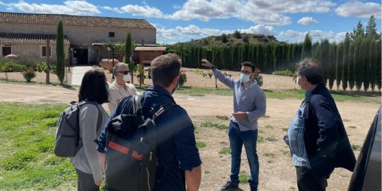 Agentes se familiarizan con las Rutas del Vino de Castilla la Mancha