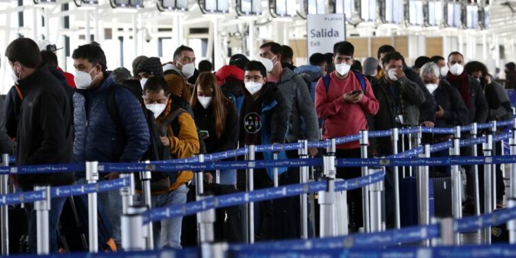 Apertura de fronteras protegidas en Chile: requisitos para viajar y cómo obtener el pase de movilidad para extranjeros