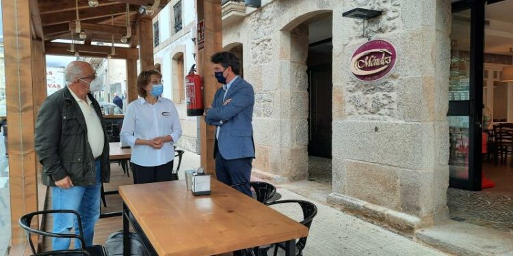 Arias destaca en el Valadouro las ayudas de la Xunta a la hostelería, con la convocatoria de cuatro nuevas líneas este mes