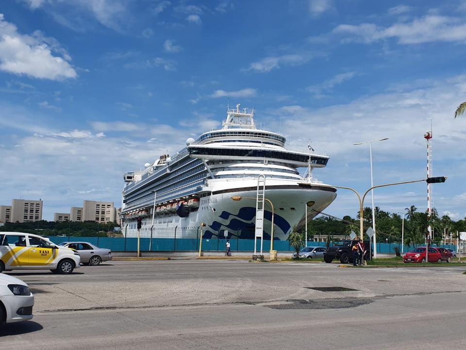 Crucero Crown Princess arribando a Vallarta