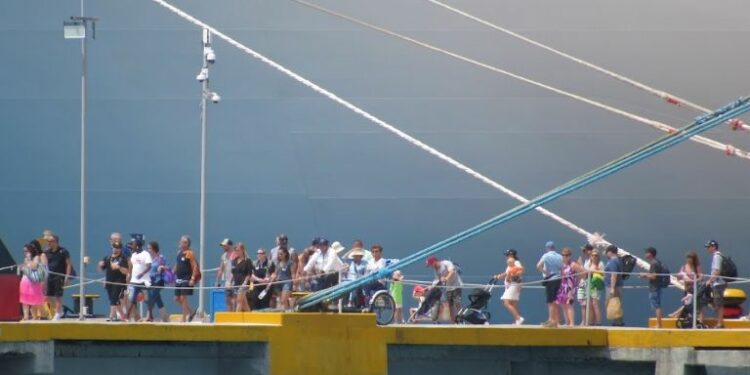 Aumenta demanda turística tras la llegada del crucero 'Liberty Of The Seas' a Cozumel