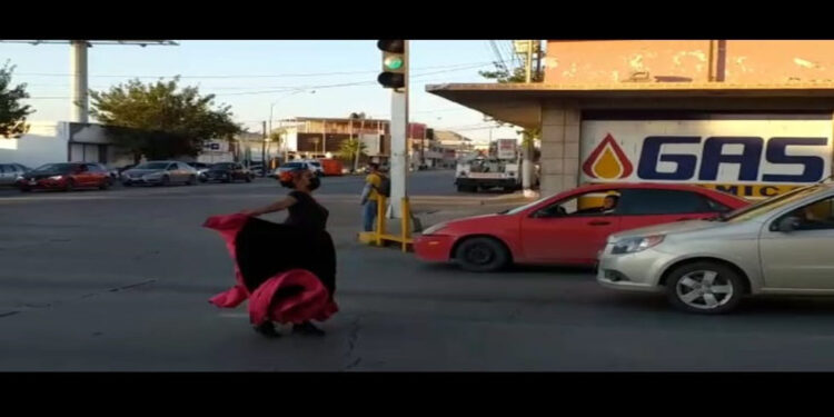Baila folklor en crucero de la 20 de Noviembre