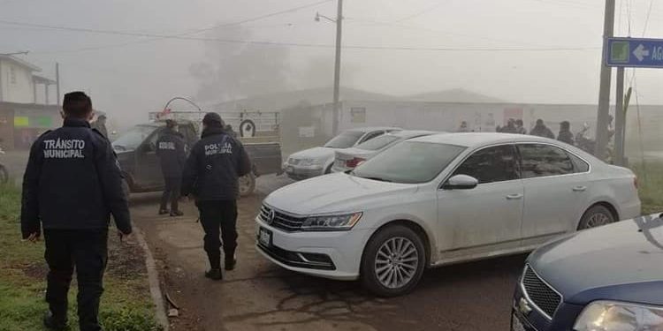 Bloquean crucero Metepec-Agua Blanca, exigen rehabilitación de caminos