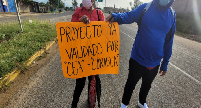 Colonos de Zaachila bloquean crucero de la “Y”, piden pozo profundo – RI Oaxaca