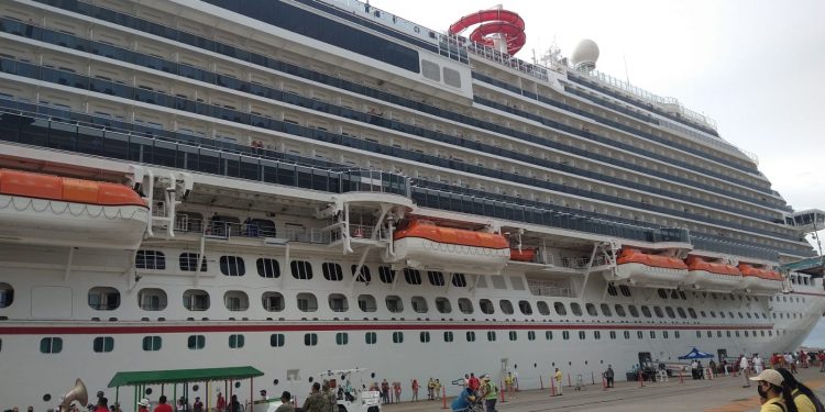 Confirman arribo de crucero turístico.
