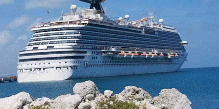 Crucero Carnival Breeze se despide de Progreso, Yucatán