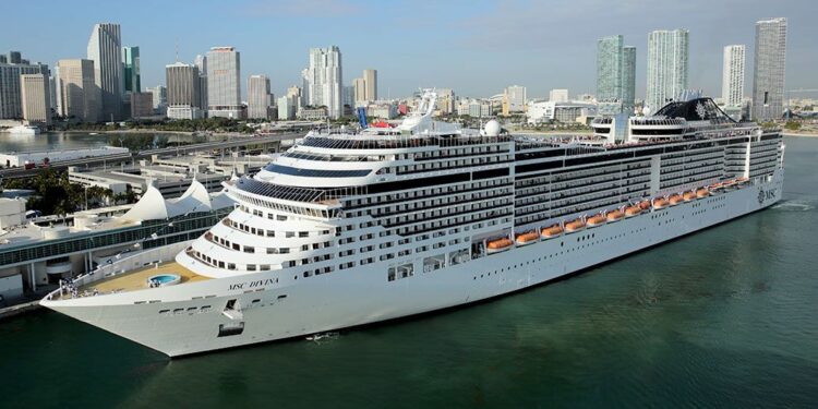 Crucero MSC Divina reanuda sus operaciones