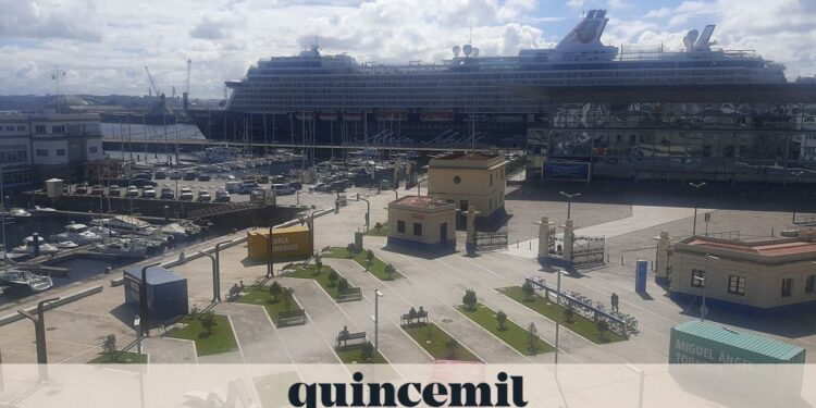 Detectados dos positivos a bordo de uno de los cruceros atracados hoy lunes en A Coruña
