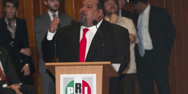 Detienen a colaboradora de Cuauhtémoc Gutiérrez, acusada de trata