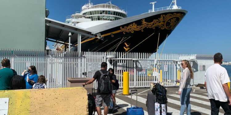 Disney zarpa para preparar su primer crucero en San Diego desde principios del año pasado