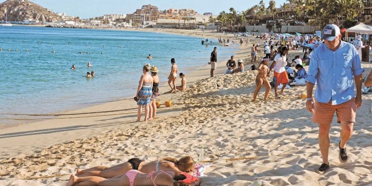 Divisas turísticas rebasan su nivel prepandemia en julio