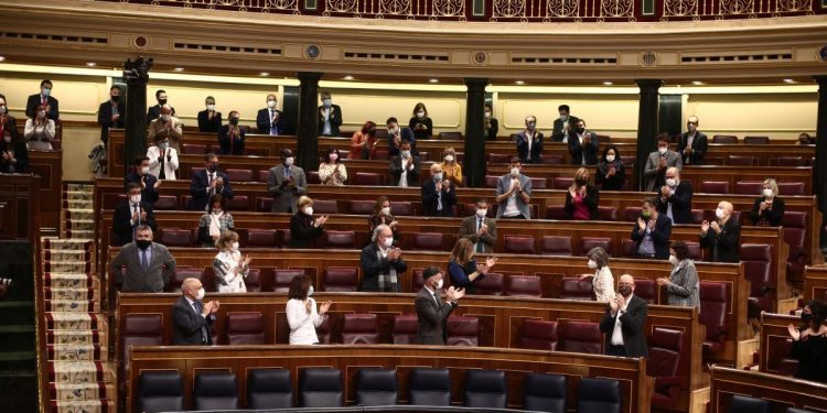 El Congreso eleva a 1,6 millones el gasto en viajes de diputados pese a la semipresencialidad