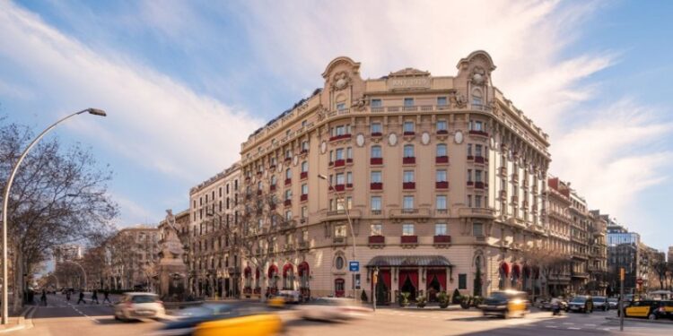 Fachada del Hotel Palace.