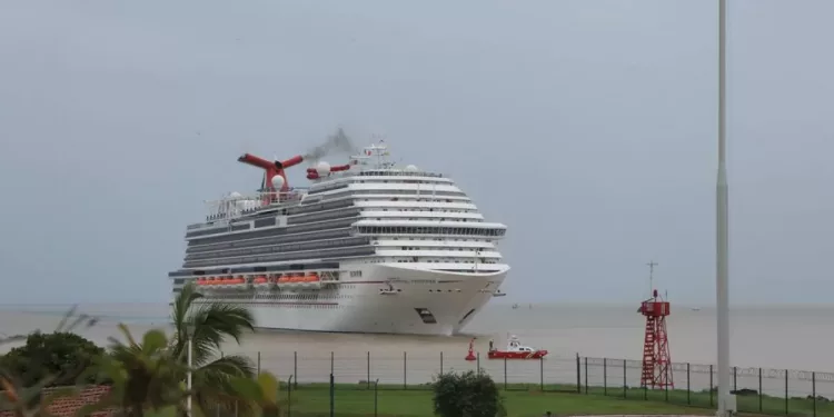 El PUERTO DE PUERTO VALLARTA RECIBE EL TERCER ARRIBO DEL CRUCERO CARNIVAL PANORAMA.