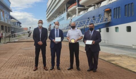 El Puerto de Vigo recibió esta mañana la escala inaugural del crucero Marella Explorer