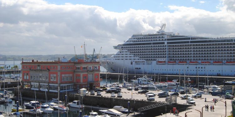 El “Viking Sky” abre, tras la pandemia, la temporada de cruceros en La Coruña