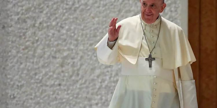 El papa en Budapest y Eslovaquia, un viaje intenso tras su operación