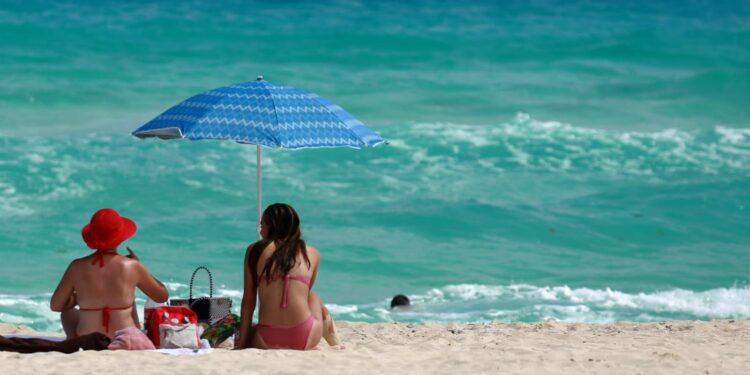Es Cancún epicentro de la recuperación turística: Mara Lezama