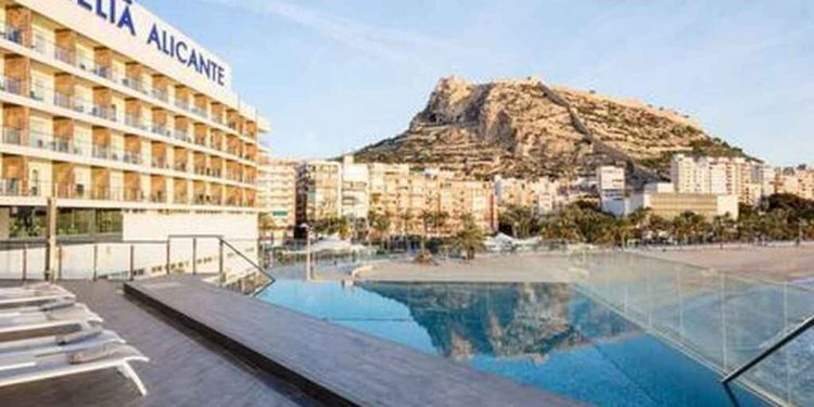 Piscina del Hotel Meliá en Alicante.