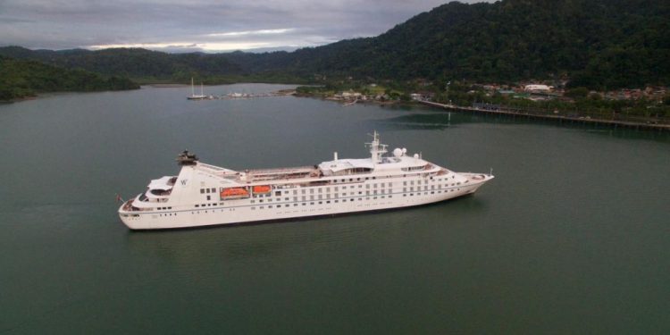 Golfito recibió el primer crucero con turistas después de 17 meses de cierre por la pandemia