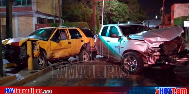 Hoy Tamaulipas - Tamaulipas Seguridad Se accidentan dos veces en el mismo crucero en Nuevo Laredo 2 lesionados