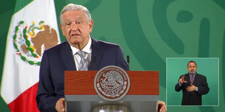 Investigadores pagaban lujos en congresos y viajes al extranjero con dinero del presupuesto: AMLO