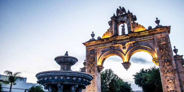 ARCO DE ZAPOPAN JALISCO.png