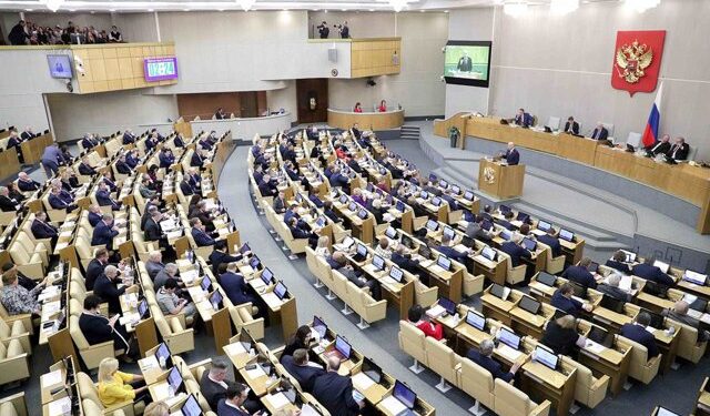 Archivo - HANDOUT - 21 January 2020, Russia, Moscow: Lawmakers attend a plenary session of the Russian State Duma. A Russian parliamentary committee approved a draft of Russian President Vladimir Putin's proposed amendments to the constitution on Tuesday,