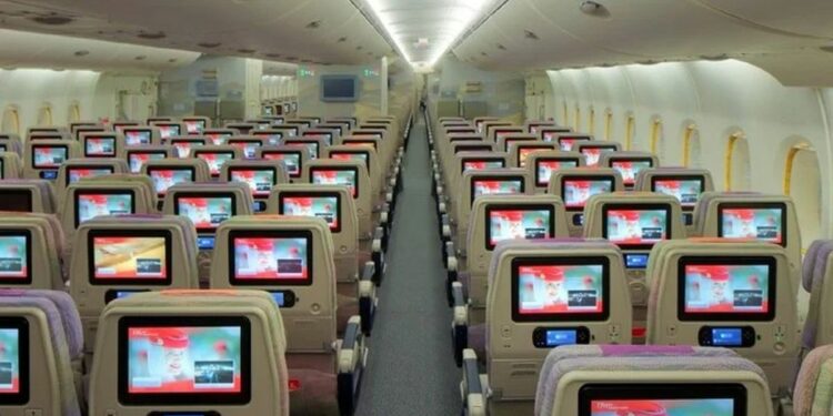 La aerolínea Emirates busca 3.500 empleados y los argentinos pueden presentarse como candidatos
