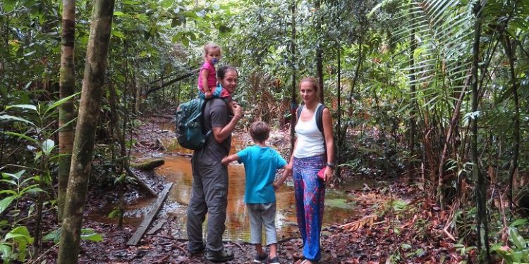 La familia griega trotamundos, compartiendo sus viajes en YouTube