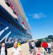 El buque Mein Schiff durante una escala en el puerto de València, en mayo de 2019