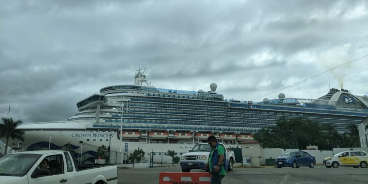 Llega a Vallarta, para resguardo, el crucero Crown Princess