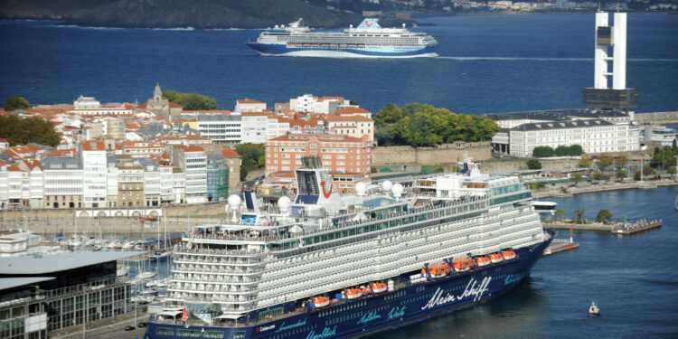 Llega a los muelles la primera doble escala de cruceros del año
