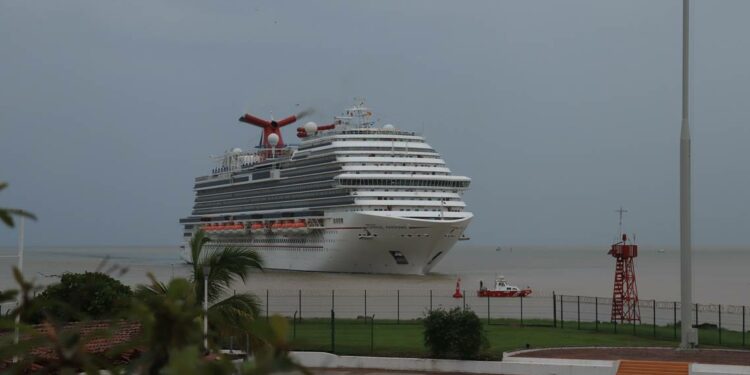 Llega cuarto crucero con turistas a Puerto Vallarta