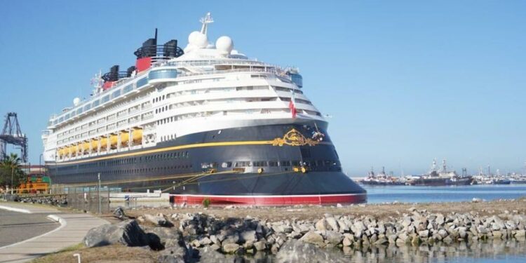 Llega primer crucero a Ensenada en 19 meses | Adelante Valle