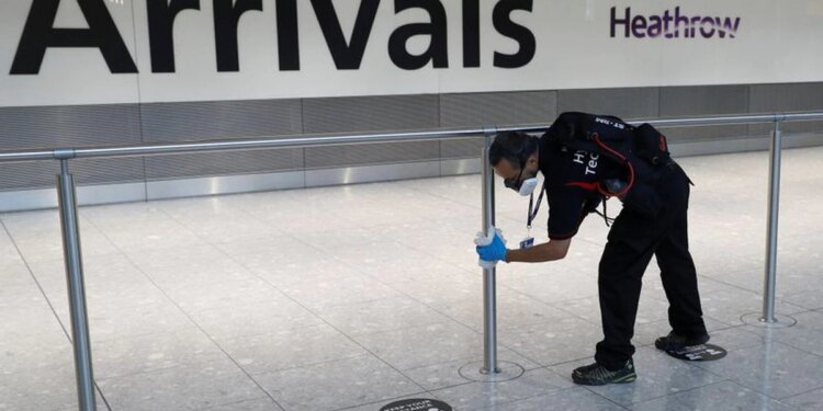 Londres estudia suavizar para Inglaterra las normas de viaje relacionadas con la COVID-19