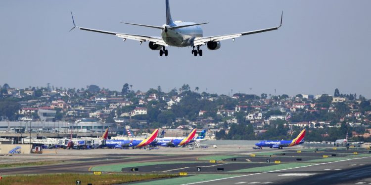 Los CDC piden a las personas que piensan viajar que se vacunen