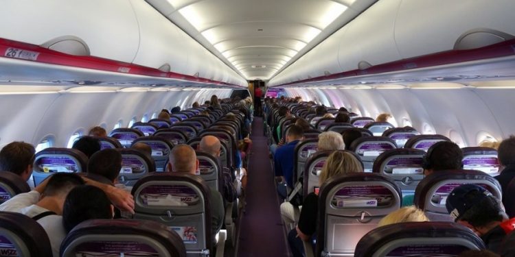 Los viajes aéreos en Europa están regresando, en medio de una oferta de boletos baratos de compañías de descuento y al despliegue de un sistema de certificación de vacunación. Foto internet