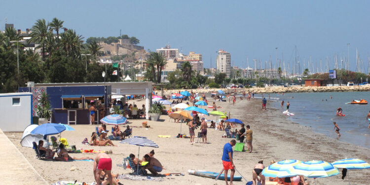 Imagen: Ambiente en la Marineta Cassiana durante este verano