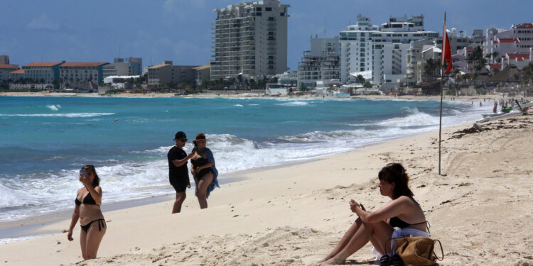 México inicia 'Operación toca puertas' para atraer a turistas estadounidenses