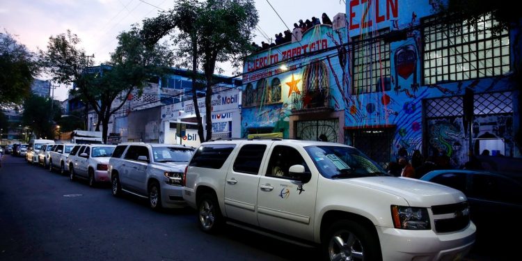 Nueva delegación de zapatistas parte rumbo a Europa para continuar su lucha