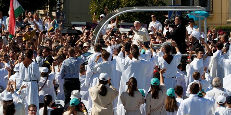 Papa Francisco.- El Papa: "La cruz nunca está de moda"