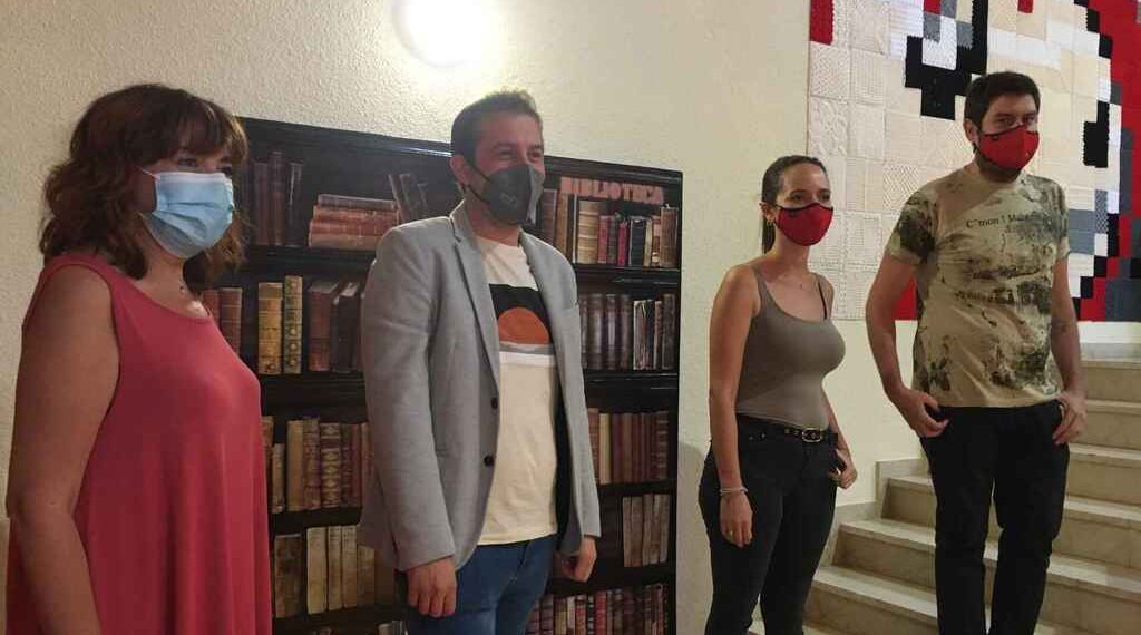 El concejal de Turismo, David Morcillo, en el centro de la imagen en la rueda de prensa ofrecida este viernes.