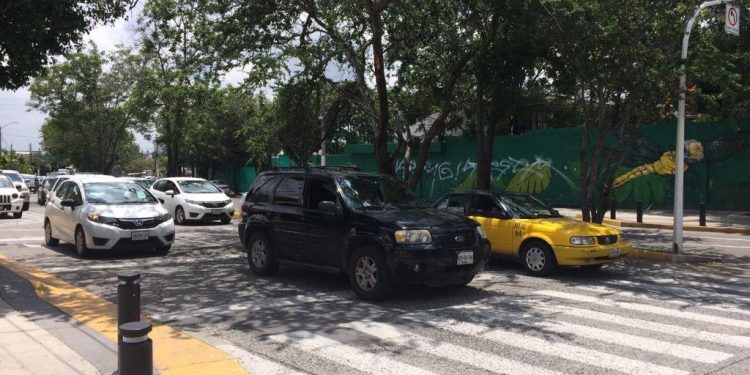 Piden vecinos modifiquen complicado crucero en La Tuzanía