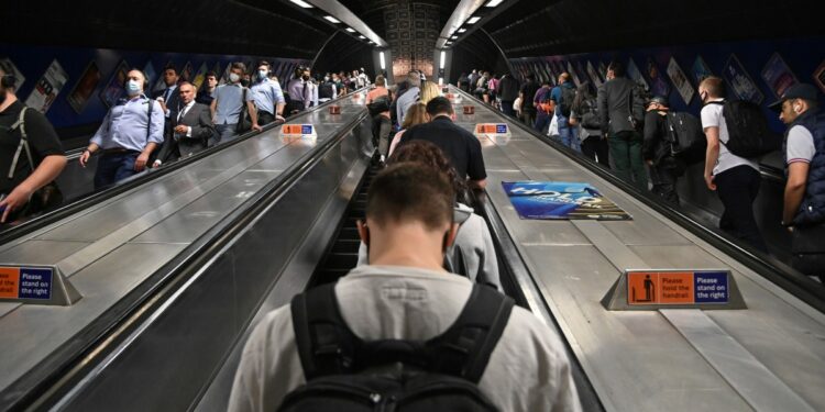 Planean "nuevo sistema" para viajes internacionales a EU